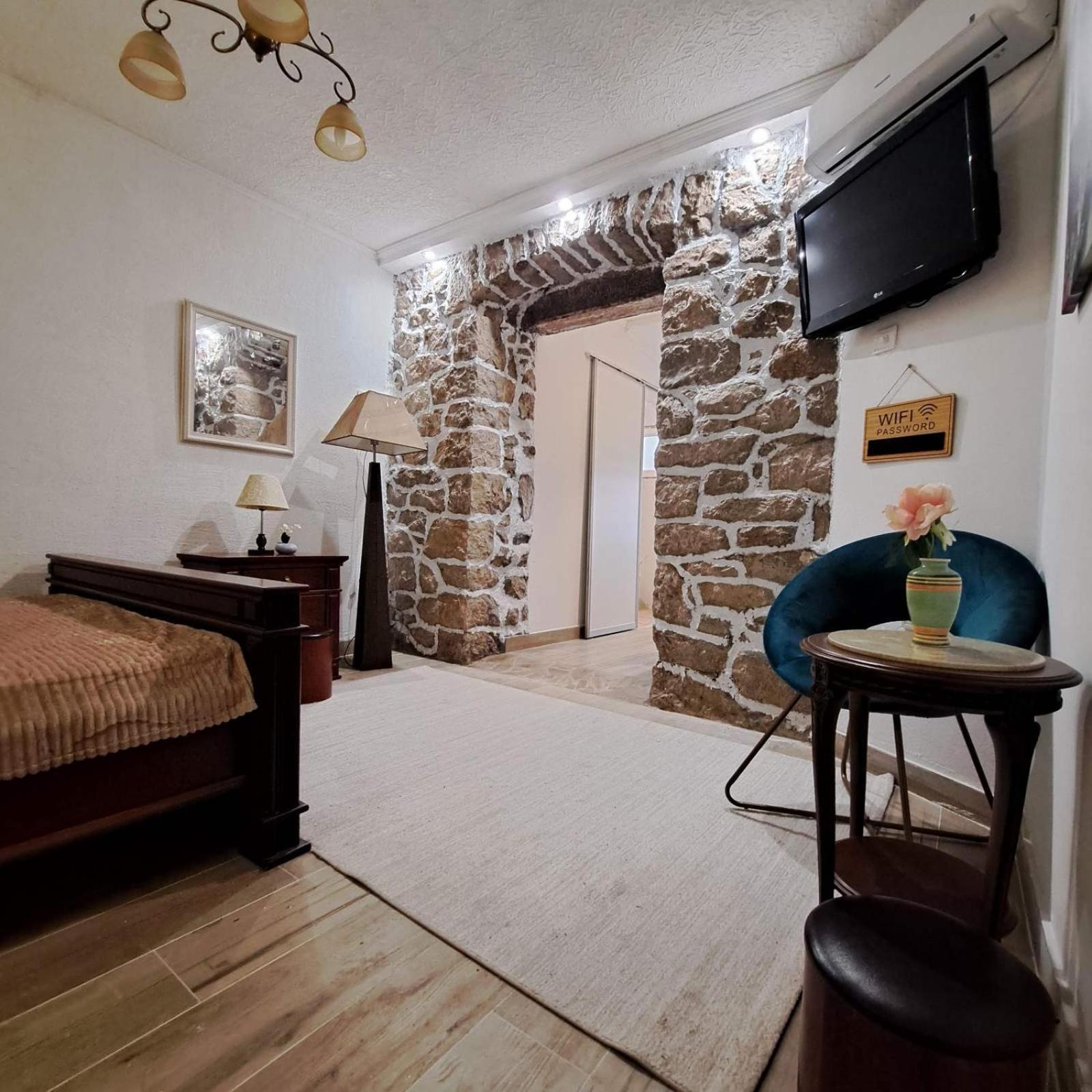 Unique Apartment Centar Podgorica Buitenkant foto