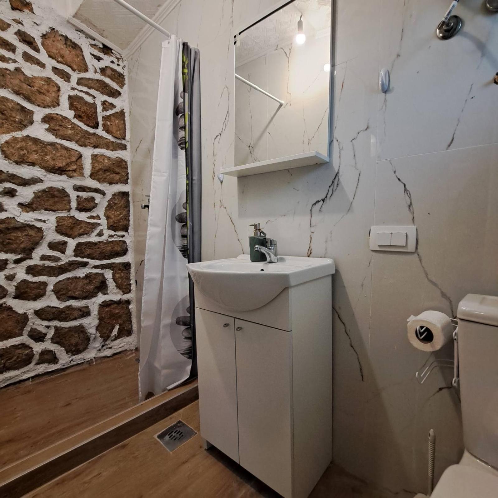 Unique Apartment Centar Podgorica Buitenkant foto